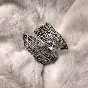 💥Charlotte Russe Jewerly Cuff💥